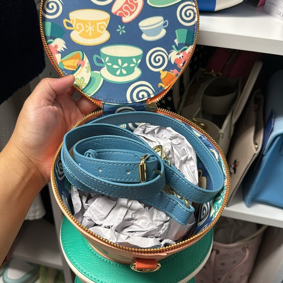 Disney Loungefly Alice in Wonderland tea cup collection novelty purse - Picture 4 of 7